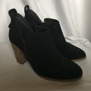 Vince Camuto Francia suede booties